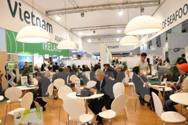 Vietnam presenta su oferta de productos del mar en feria global en Bruselas