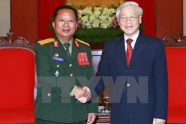 Dirigentes de Vietnam reciben al ministro de Defensa de Laos