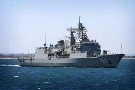 Buque de Armada australiana atraca en puerto de Cam Ranh
