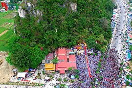 Nutrida participación en festival budista de Quan The Am