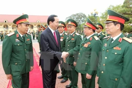 Presidente de Vietnam fija tareas para fuerzas armadas de zona militar 2 en Phu Tho
