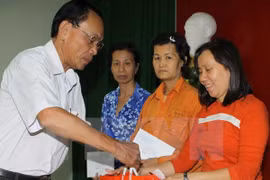 Garantizan gratificación a empleados vietnamitas en Año Nuevo Lunar 2016