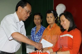 Garantizan gratificación a empleados vietnamitas en Año Nuevo Lunar 2016