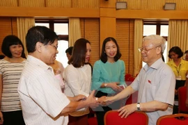 Secretario general del PCV dialoga con votantes de Hanoi