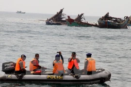 Indonesia hunde decenas de pesqueros ilícitos en sus aguas