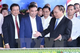 Premier de Vietnam comprometido a asistir a inversores en Long An