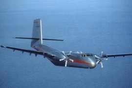 Hallan restos de avión desparecido en Indonesia