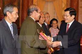 Elogian aportes de personas con meritos revolucionarios de Ha Nam