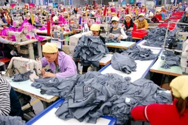 Inversores estadounidenses interesados en invertir en textil vietnamita