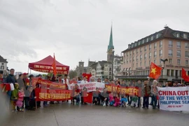 Protesta pacífica en Suiza contra acciones violatorias de China en el Mar del Este