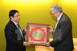 Continúan actividades de delegación del Partido Comunista de Vietnam en Francia