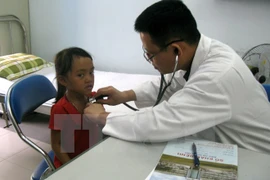 Cirugías gratuitas de cardiopatía congénita para niños en Vietnam