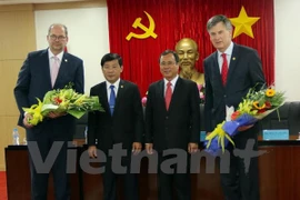 Empresarios holandeses exploran oportunidades de inversión en Binh Duong