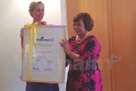 Premian a líder de Asociación de parteras vietnamitas