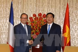 Presidente Francois Hollande visita Ciudad Ho Chi Minh