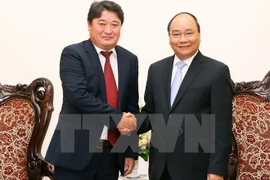 Premier de Vietnam recibe al saliente embajador de Mongolia