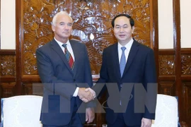 Presidente de Vietnam recibe al saliente embajador bielorruso