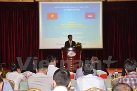 Efectúan coloquio sobre inversión vietnamita en Camboya