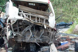 Explosión de autobús en Laos posiblemente causada por fuegos artificiales