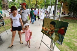 Exposición fotográfica sobre Vietnam a 40 años después de guerra