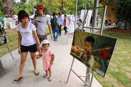 Exposición fotográfica sobre Vietnam a 40 años después de guerra