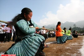 Juego de la soga en Tay Bac