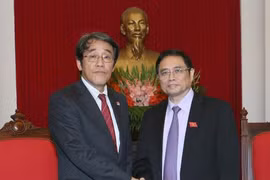 Dirigente partidista de Vietnam recibe a nuevo embajador japonés