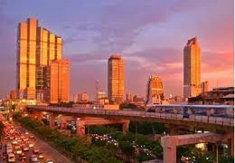 Tailandia por continuar la política de estímulo económico