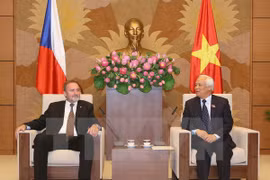 Visita Vietnam delegación del Senado del Parlamento de la República Checa