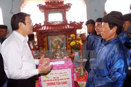 Presidente de Vietnam recorre por distrito insular de Ly Son