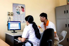 Hanoi reduce a un día tiempo de otorgamiento de tarjeta de seguro médico