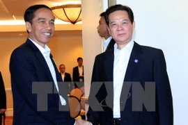 Premier vietnamita conversa con presidente indonesio en Estados Unidos