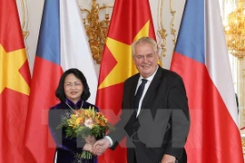 Vietnam da la bienvenida a los inversores checos, dice vicepresidenta