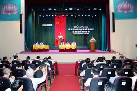 Vicepremier de Vietnam mantiene contactos con electores en provincia central