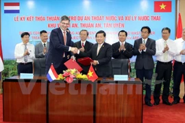 Firman acuerdo de proyecto de tratamiento de aguas residuales en provincia vietnamit