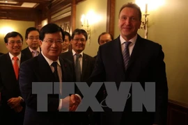 El viceprimer ministro de Vietnam Trinh Dinh Dung y el primer vicepremier ruso, Igor Shuvalov