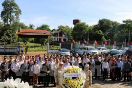 Vietnamitas en Laos y Camboya homenajean a los caídos por la patria