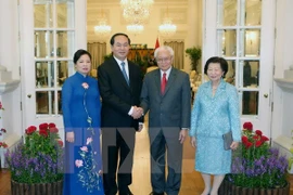 Presidente de Vietnam dialoga con líderes de Singapur