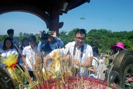 Jóvenes vietnamitas en ultramar rinden homenaje a mártires en Quang Tri