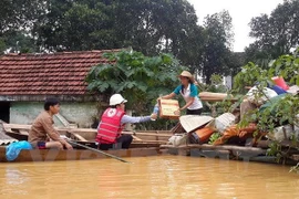 Provincias vietnamitas afectadas por inundaciones reciben asistencia