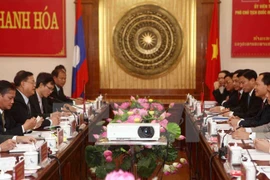 Continúa visita de delegación parlamentaria laosiana en Vietnam