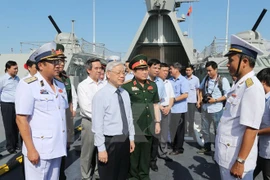 Máximo dirigente partidista de Vietnam visita Zona 4 de la Fuerza Naval