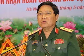 Ministro vietnamita de Defensa recibe a embajadores de Tailandia y Singapur