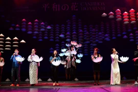 Velada artística en Tokio alaba la paz y el patriotismo del pueblo vietnamita