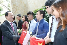 Presidente de Vietnam culmina primer día de actividades en visita estatal a Singapur