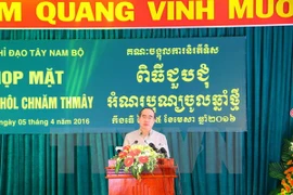 Felicita líder de FPV fiesta tradicional de comunidad Khmer