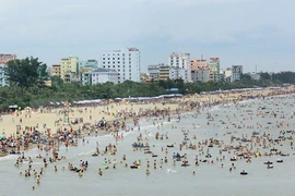 Inauguran festival de turismo balneario Sam Son 2016
