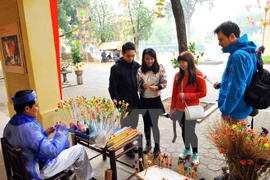 Disfrutan de atmosfera de Tet en Museo de Hanoi