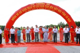 Inaugura premier importantes obras de tránsito en Ca Mau