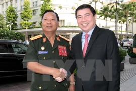 Éxitos de Ciudad Ho Chi Minh son ejemplos para Laos, dijo su ministro de Defensa